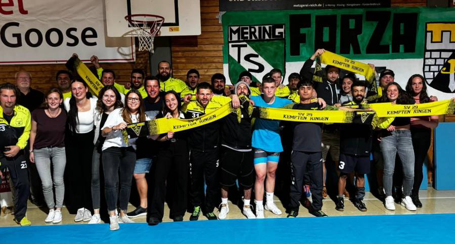 mannschaft_und_fans_mering.jpg